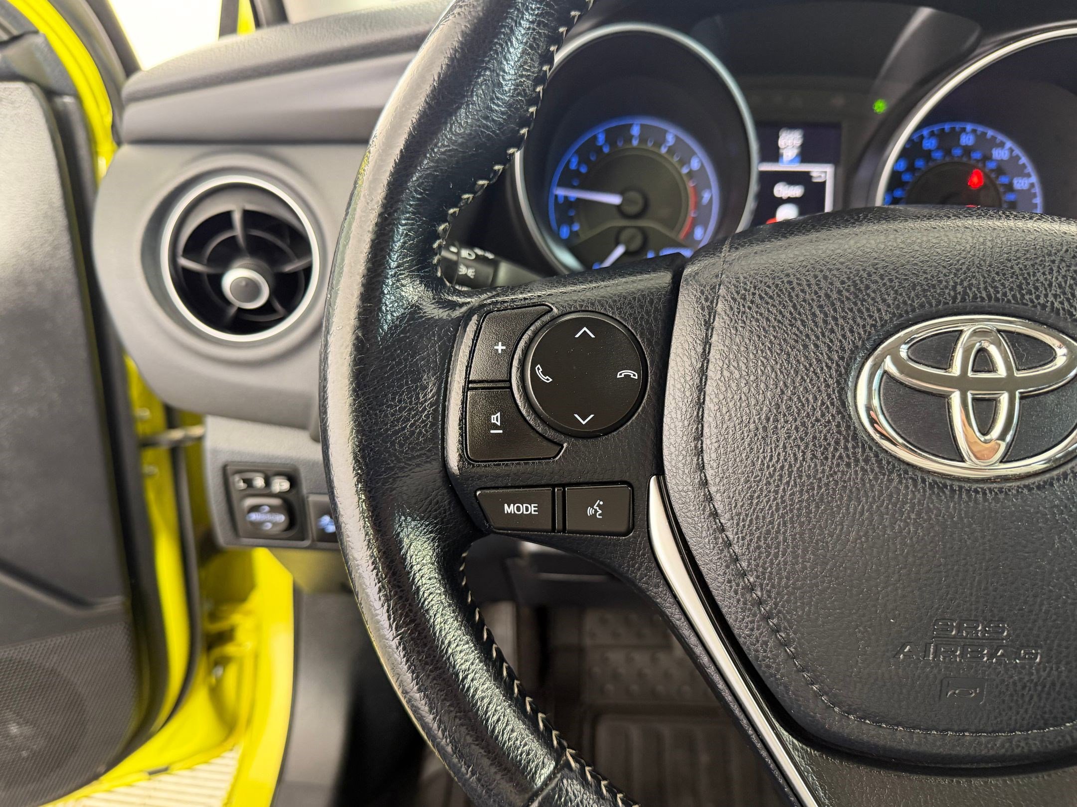 Used 2018 Toyota Corolla iM w/ Carpet Mat Package (TMS) FWD image 16