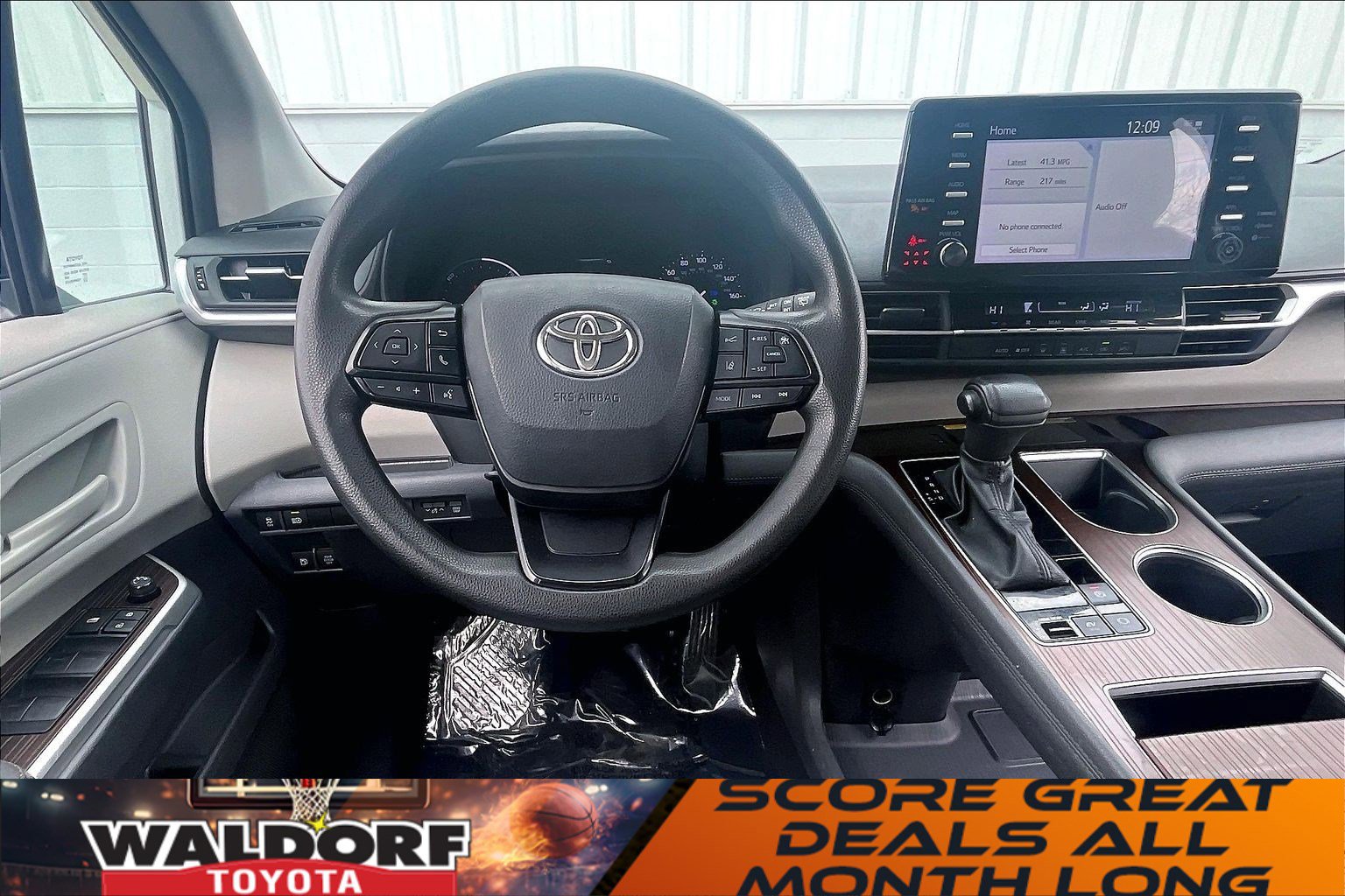 Used 2023 Toyota Sienna LE w/ LE Plus Package image 6