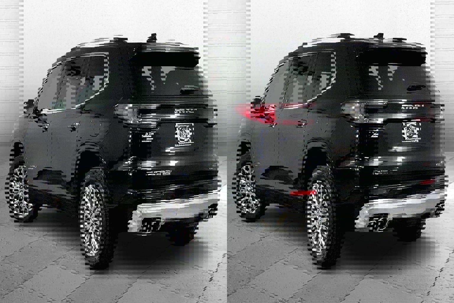 Used 2025 GMC Acadia Denali w/ LPO, Floor Liner Package image 10