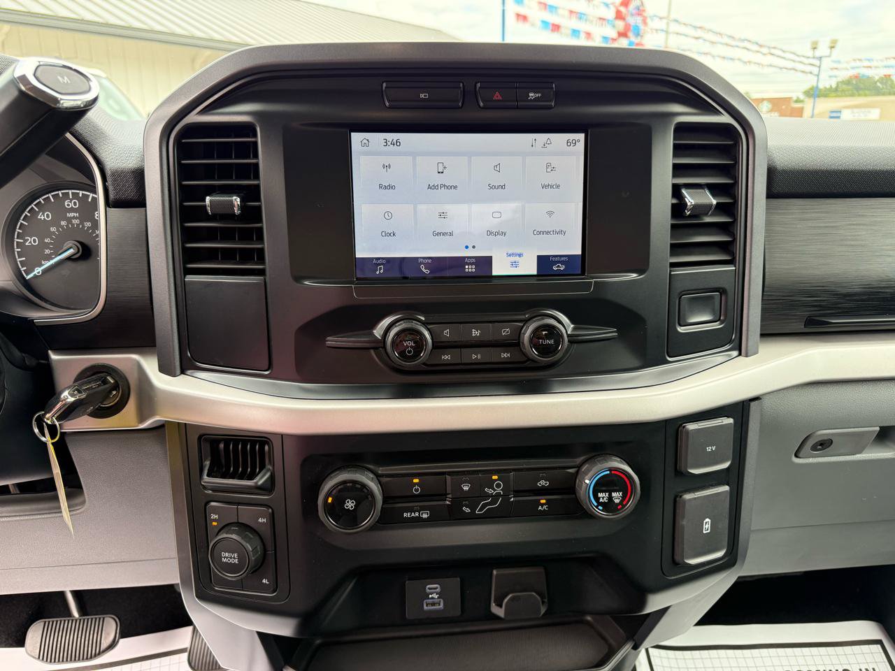 Used 2023 Ford F150 XLT AWD/4WD image 11