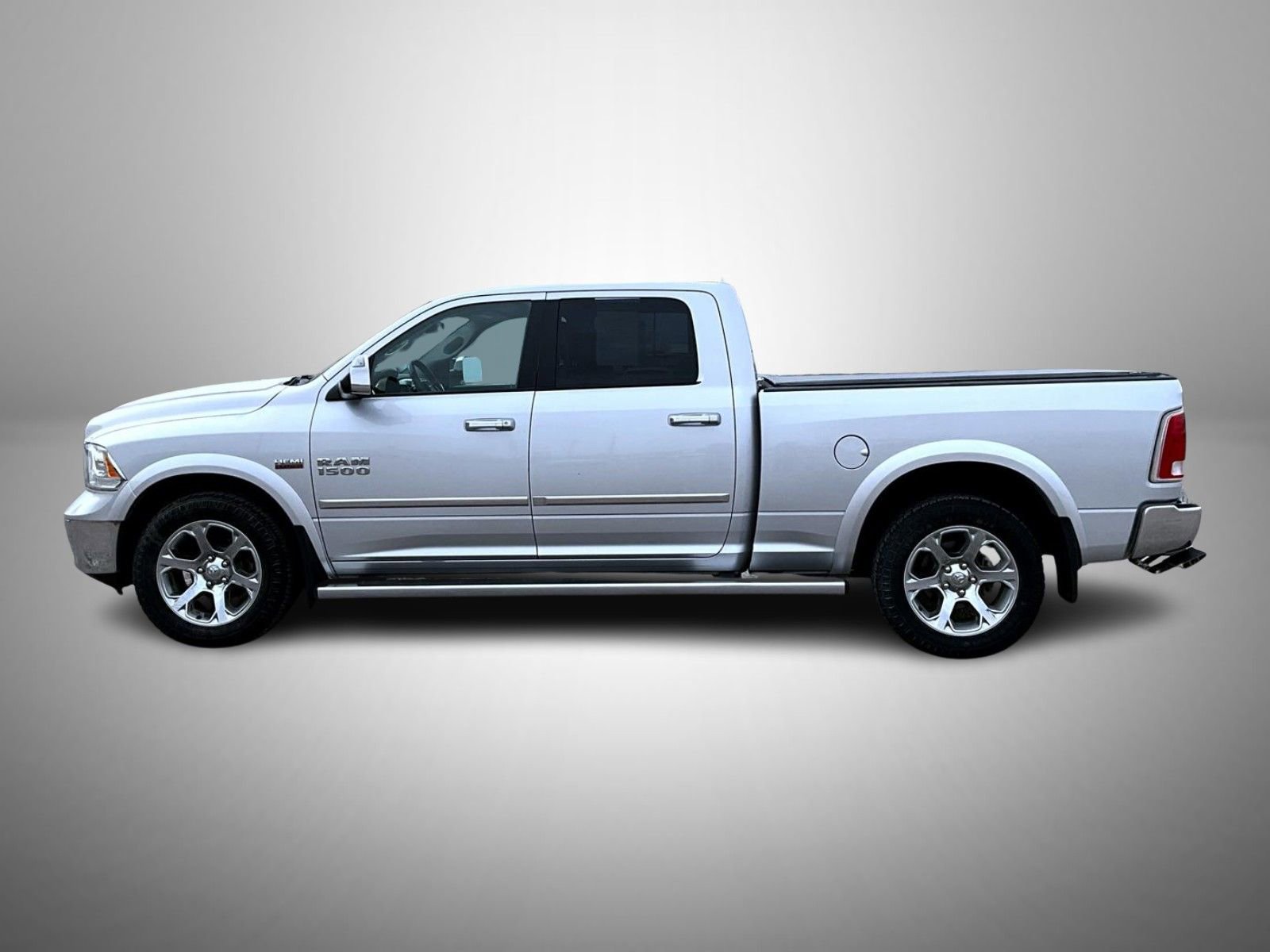 Used 2018 RAM 1500 Laramie image 8