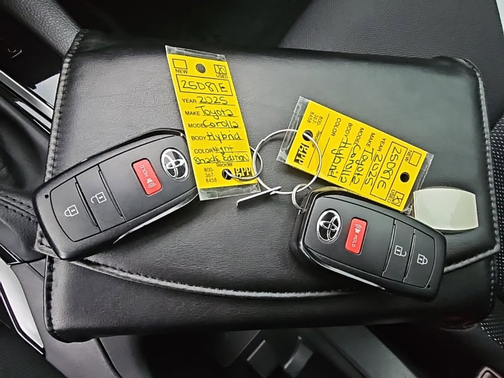 Used 2025 Toyota Corolla Cross AWD Hybrid image 24