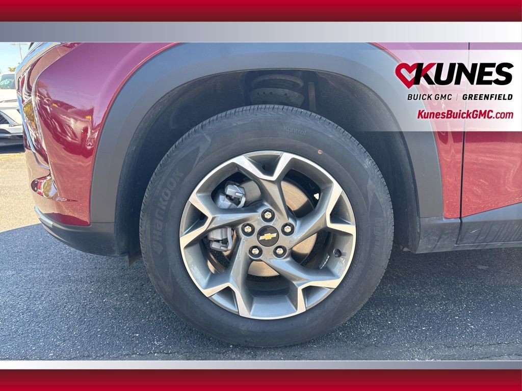 Used 2025 Chevrolet Trax LT FWD image 14