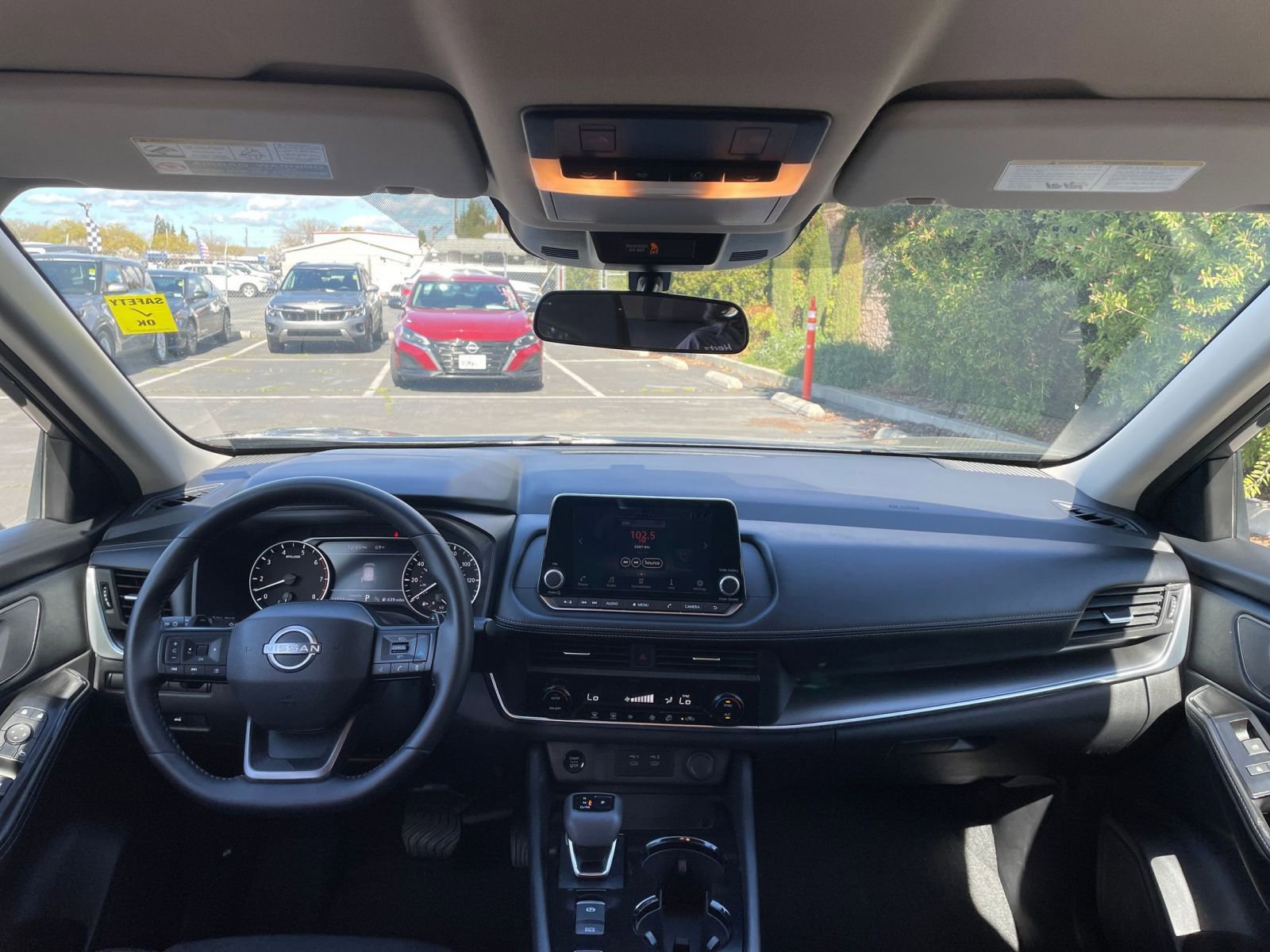 Used 2025 Nissan Rogue SV image 35