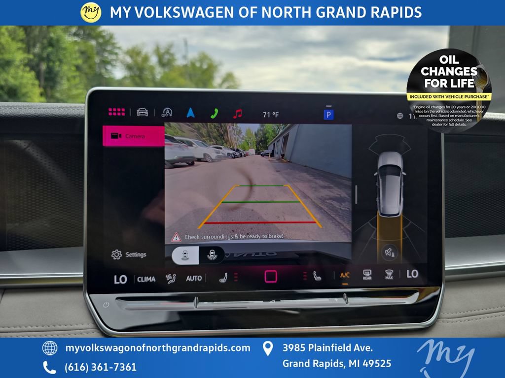 Used 2025 Volkswagen Tiguan SE AWD/4WD image 24