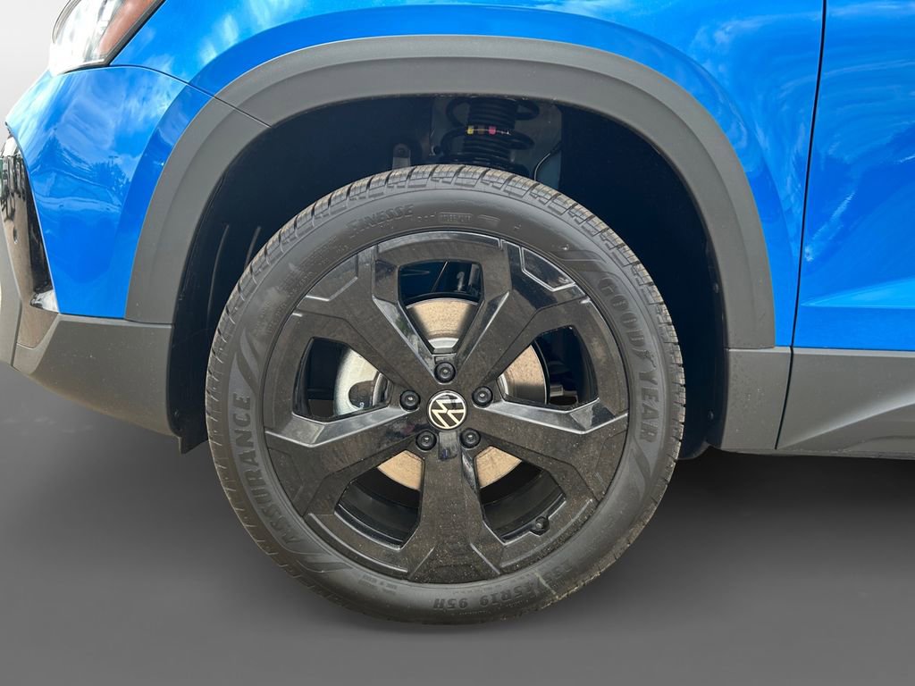 New 2025 Volkswagen Taos SE image 14