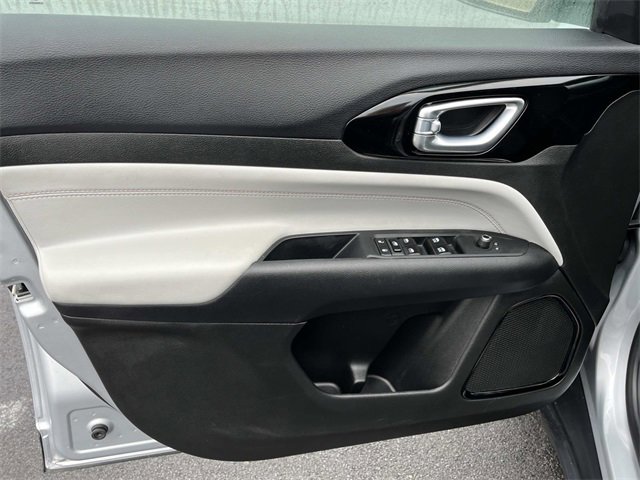 Used 2024 Jeep Compass Limited w/ Mopar Graphics Package image 24