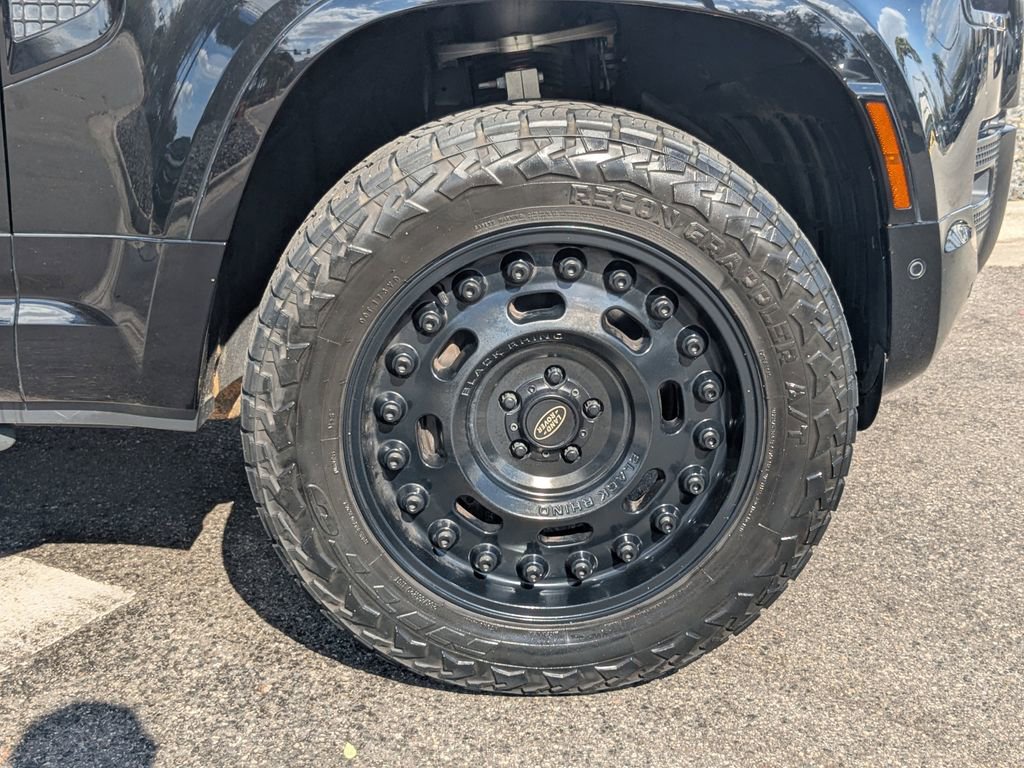 Used 2023 Land Rover Defender 110 X-Dynamic SE image 21