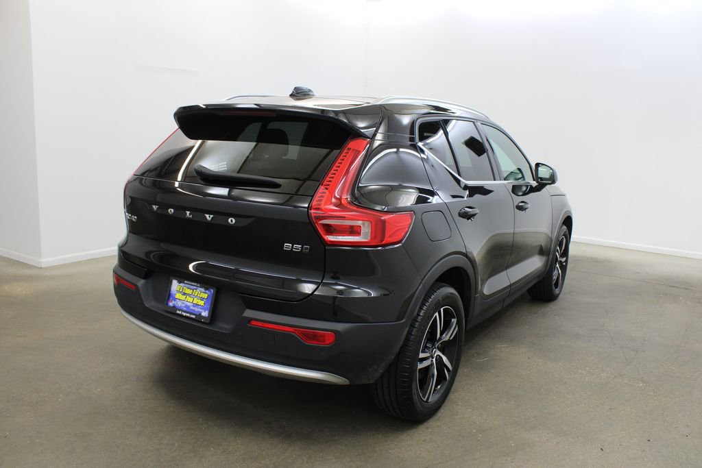 Used 2025 Volvo XC40 B5 Core AWD/4WD image 5