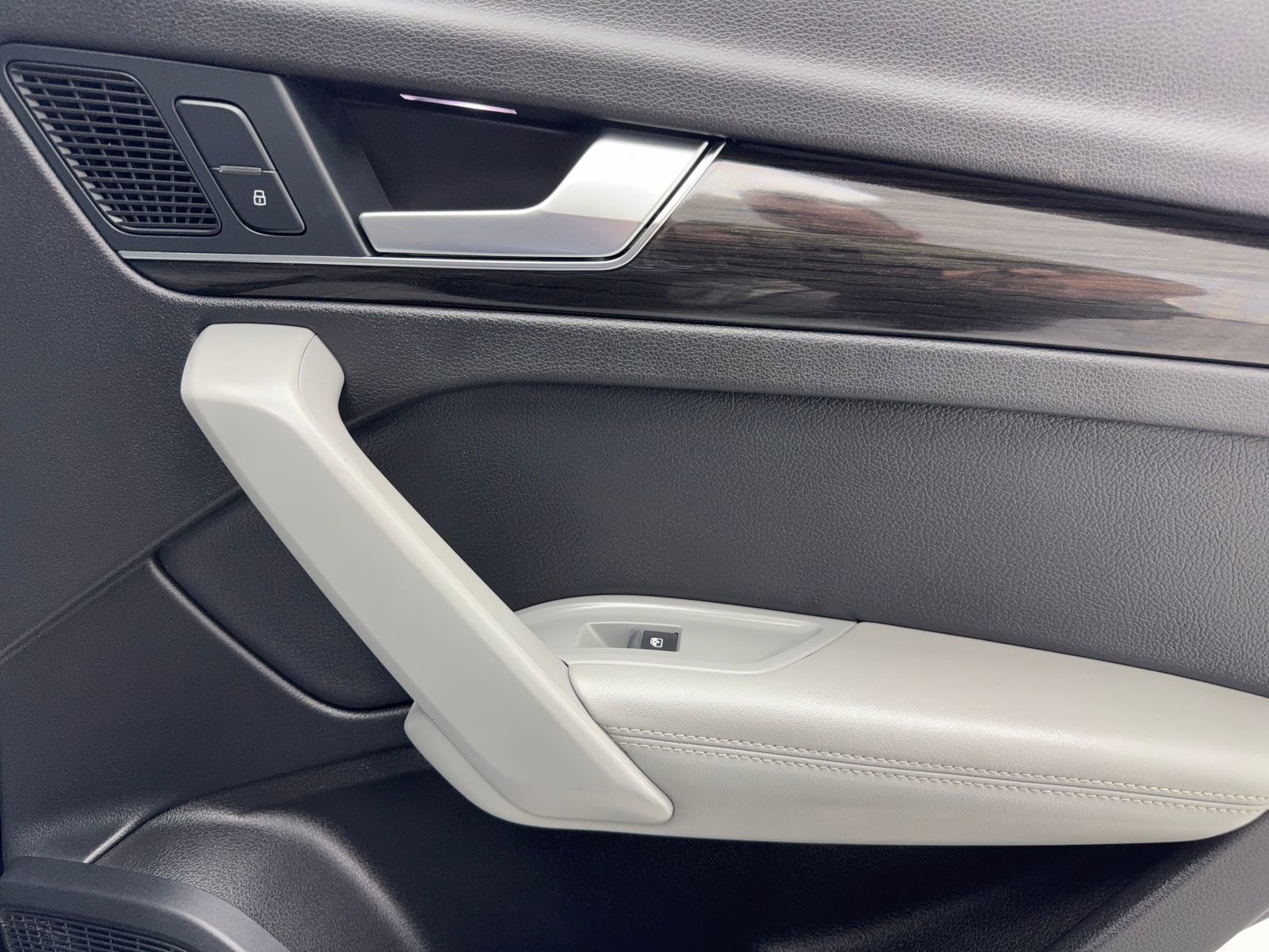 Used 2018 Audi Q5 Prestige w/ Prestige Package image 48