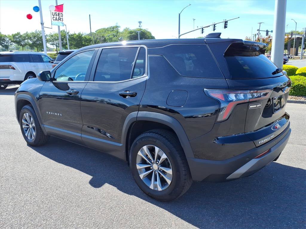 Used 2025 Chevrolet Equinox LT AWD/4WD image 3