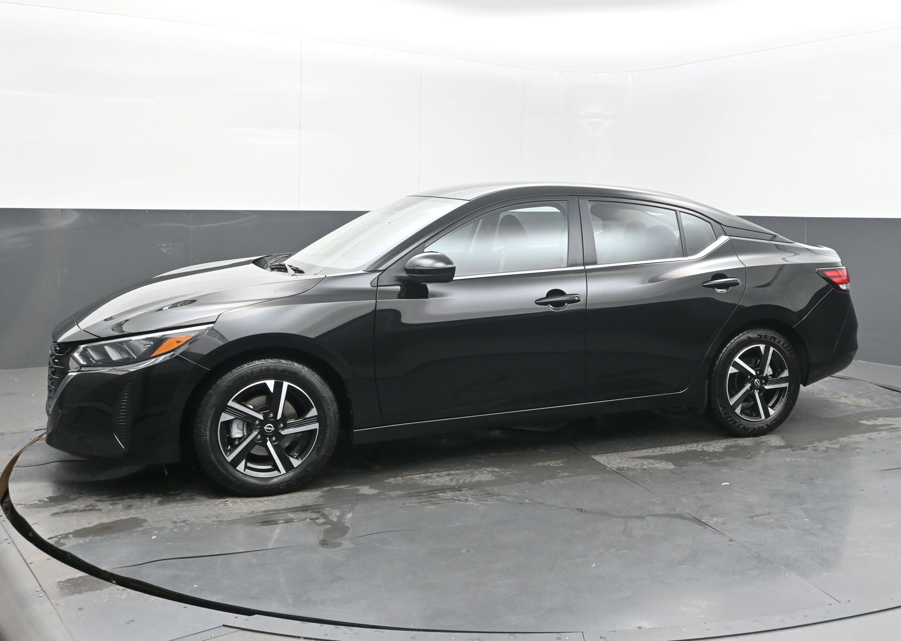 Used 2025 Nissan Sentra SV FWD image 5
