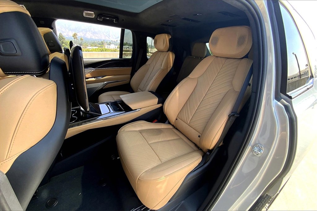 New 2025 Cadillac Escalade IQ Luxury 2 image 29