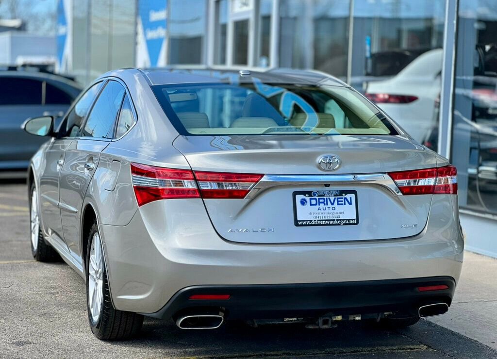 Used 2014 Toyota Avalon XLE Premium image 3