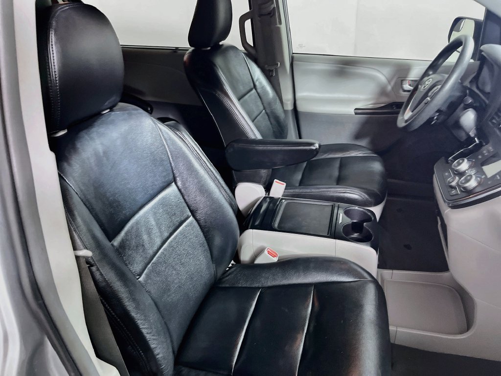 Used 2019 Toyota Sienna LE FWD image 23