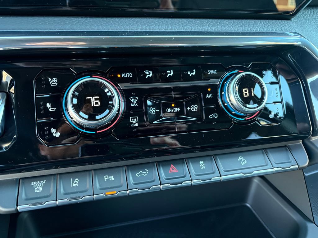 New 2026 GMC Sierra 2500 Denali w/ Denali Reserve Package AWD/4WD image 25