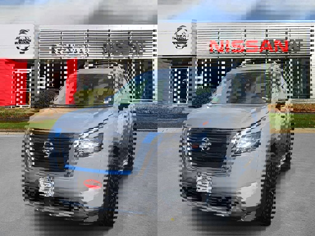 Used 2024 Nissan Pathfinder Platinum AWD/4WD image 4
