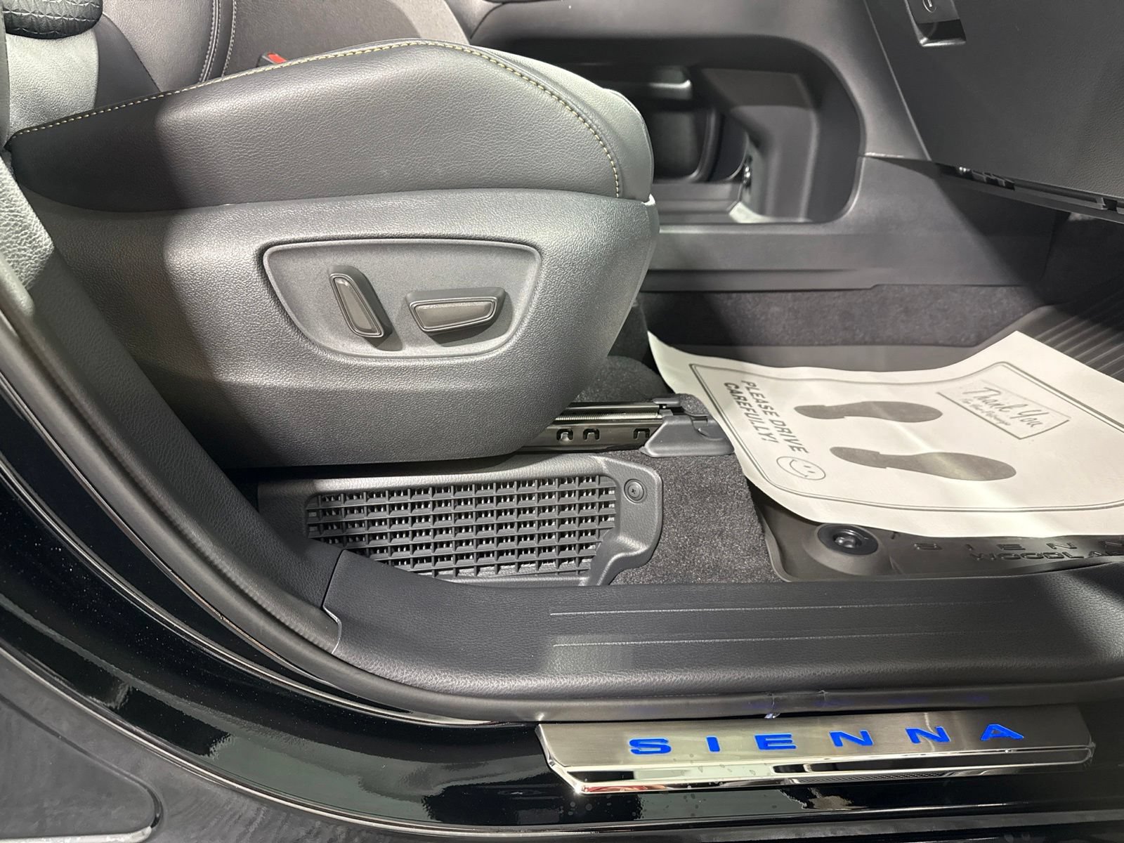New 2026 Toyota Sienna XLE Woodland Edition AWD/4WD image 11