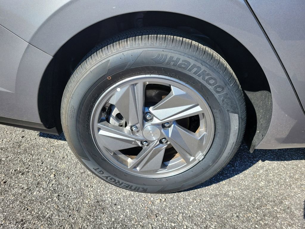 Used 2025 Hyundai Elantra SE image 5