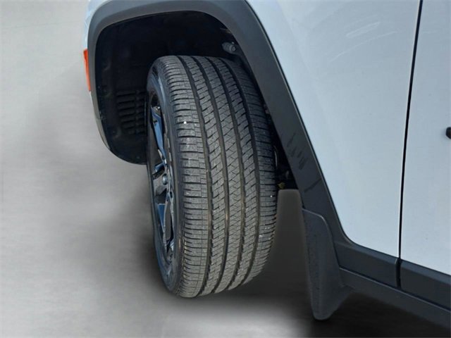 Used 2024 Jeep Grand Cherokee Altitude image 40