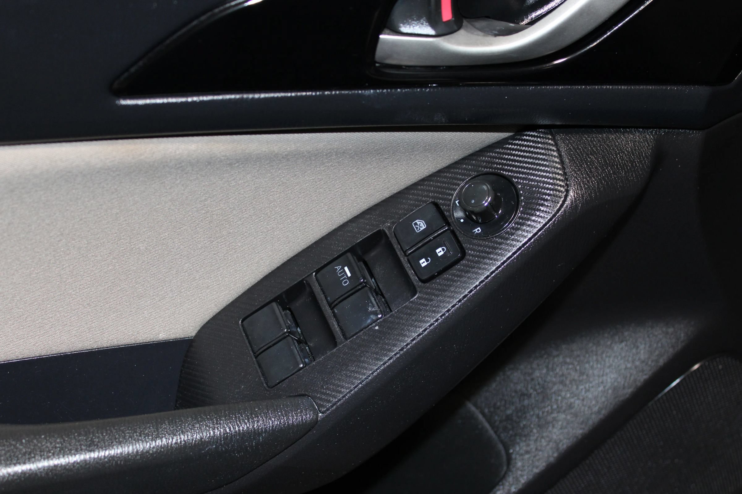 Used 2016 MAZDA MAZDA3 i Touring FWD image 9