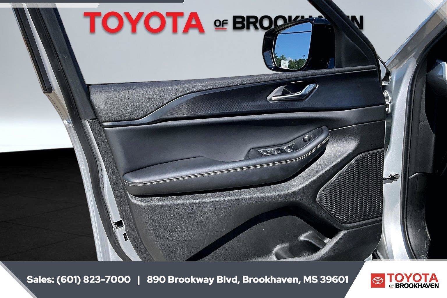 Used 2025 Jeep Grand Cherokee L Altitude RWD image 17