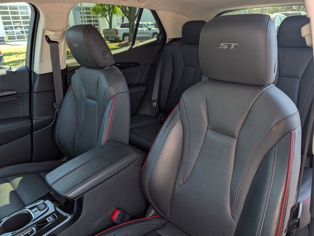 Used 2022 Buick Envision Essence w/ Sport Touring Package FWD image 14