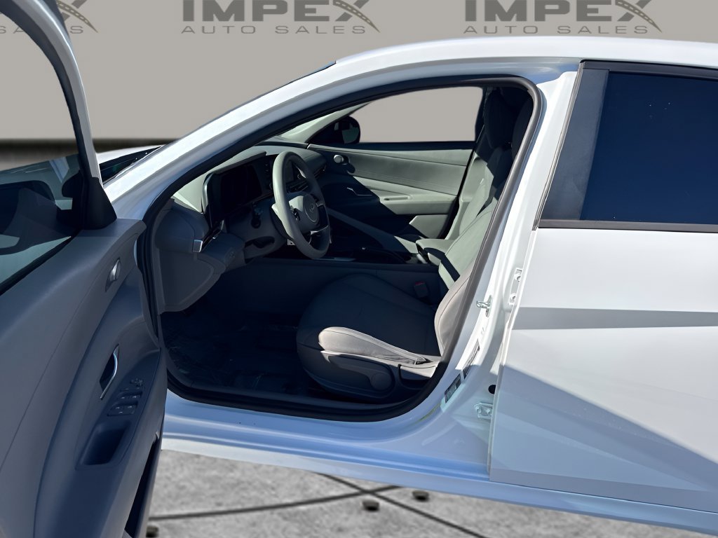 Used 2021 Hyundai Elantra SE FWD image 9