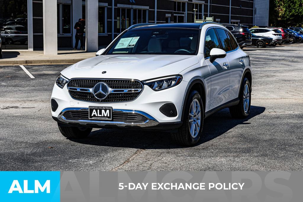 Used 2025 Mercedes-Benz GLC 300 4MATIC image 4