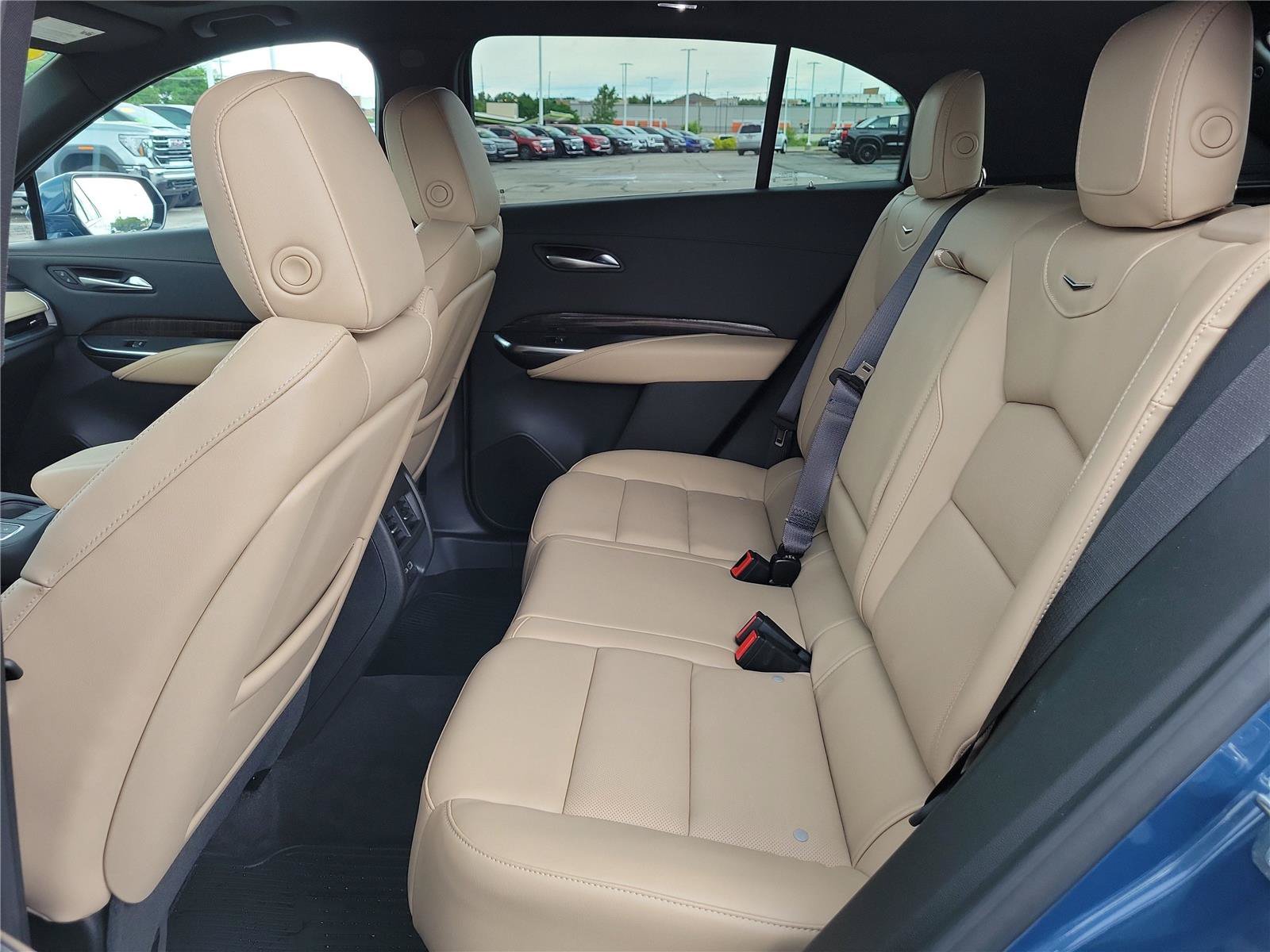 Used 2024 Cadillac XT4 Premium Luxury w/ Technology Package AWD/4WD image 14