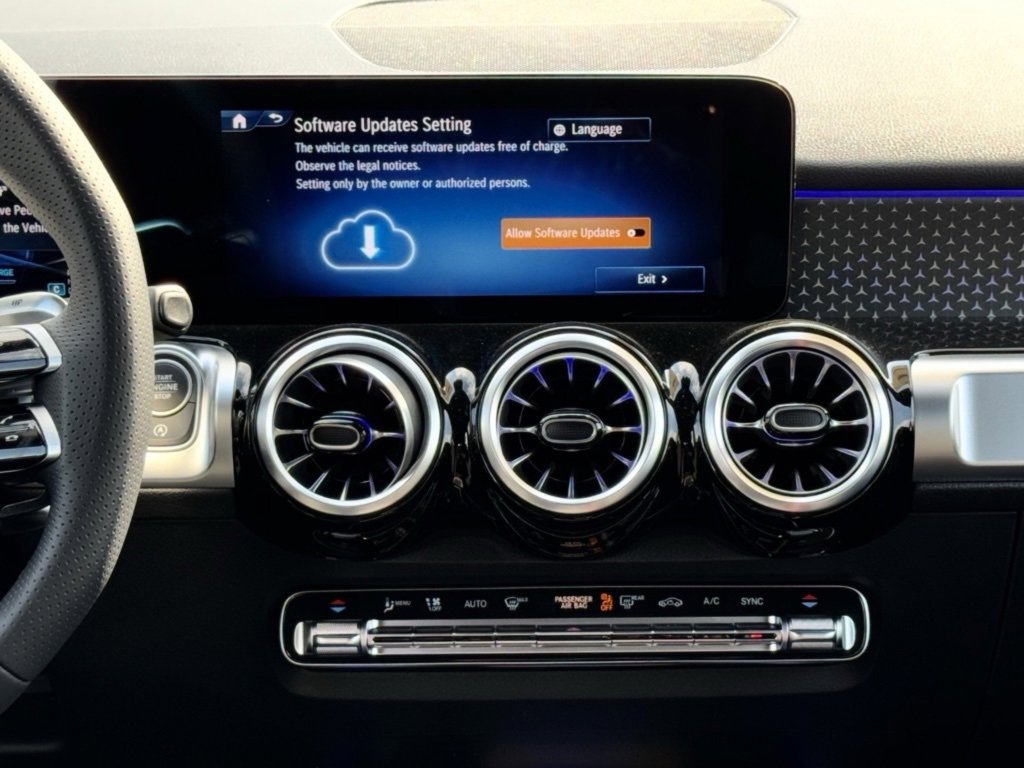 New 2025 Mercedes-Benz GLB 35 AMG 4MATIC image 22