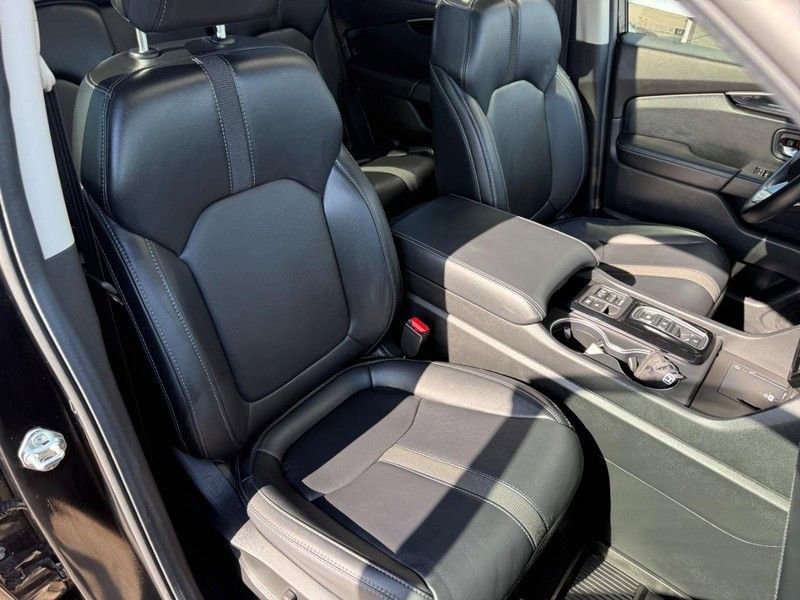 Used 2025 Honda Pilot Touring image 11