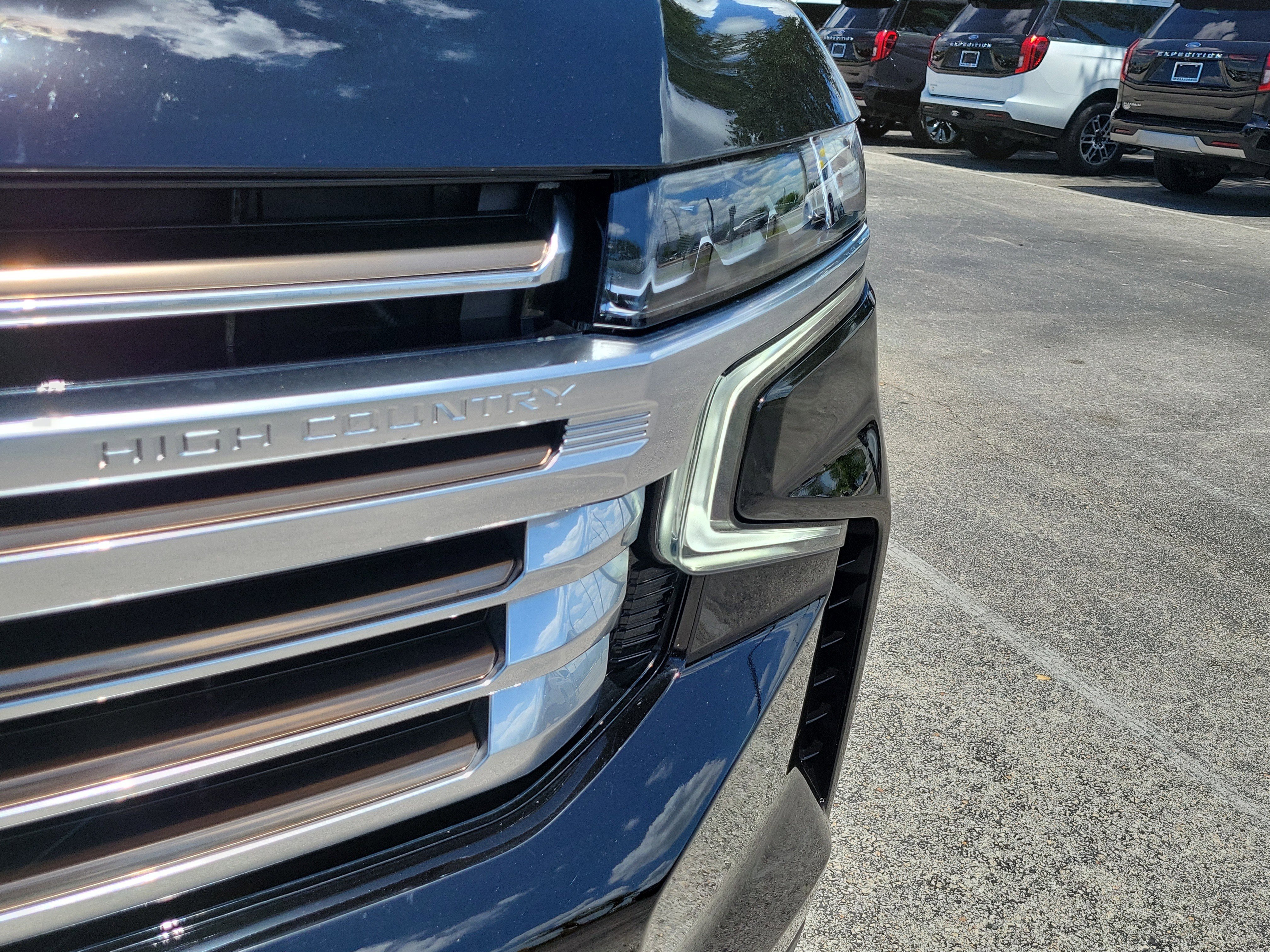 Used 2024 Chevrolet Tahoe High Country AWD/4WD image 3