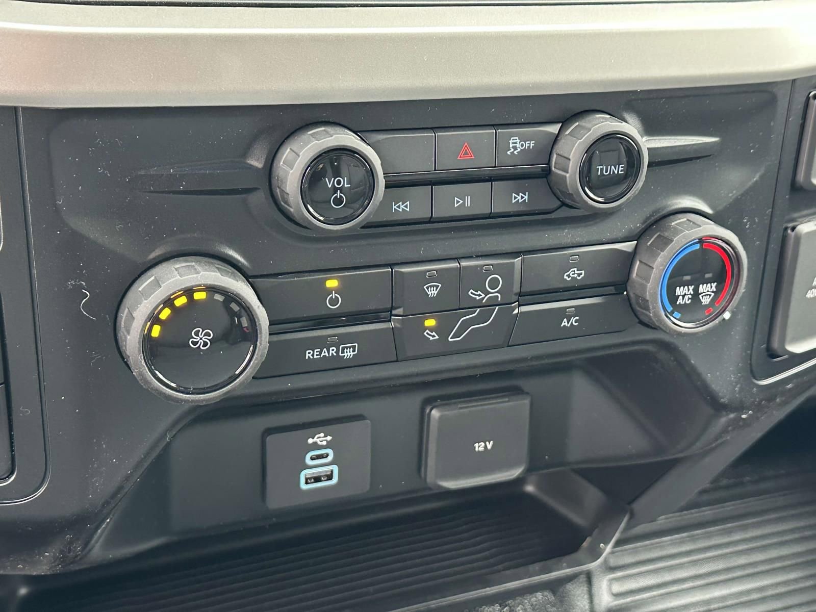 New 2025 Ford F550 4x4 SuperCab Super Duty image 14