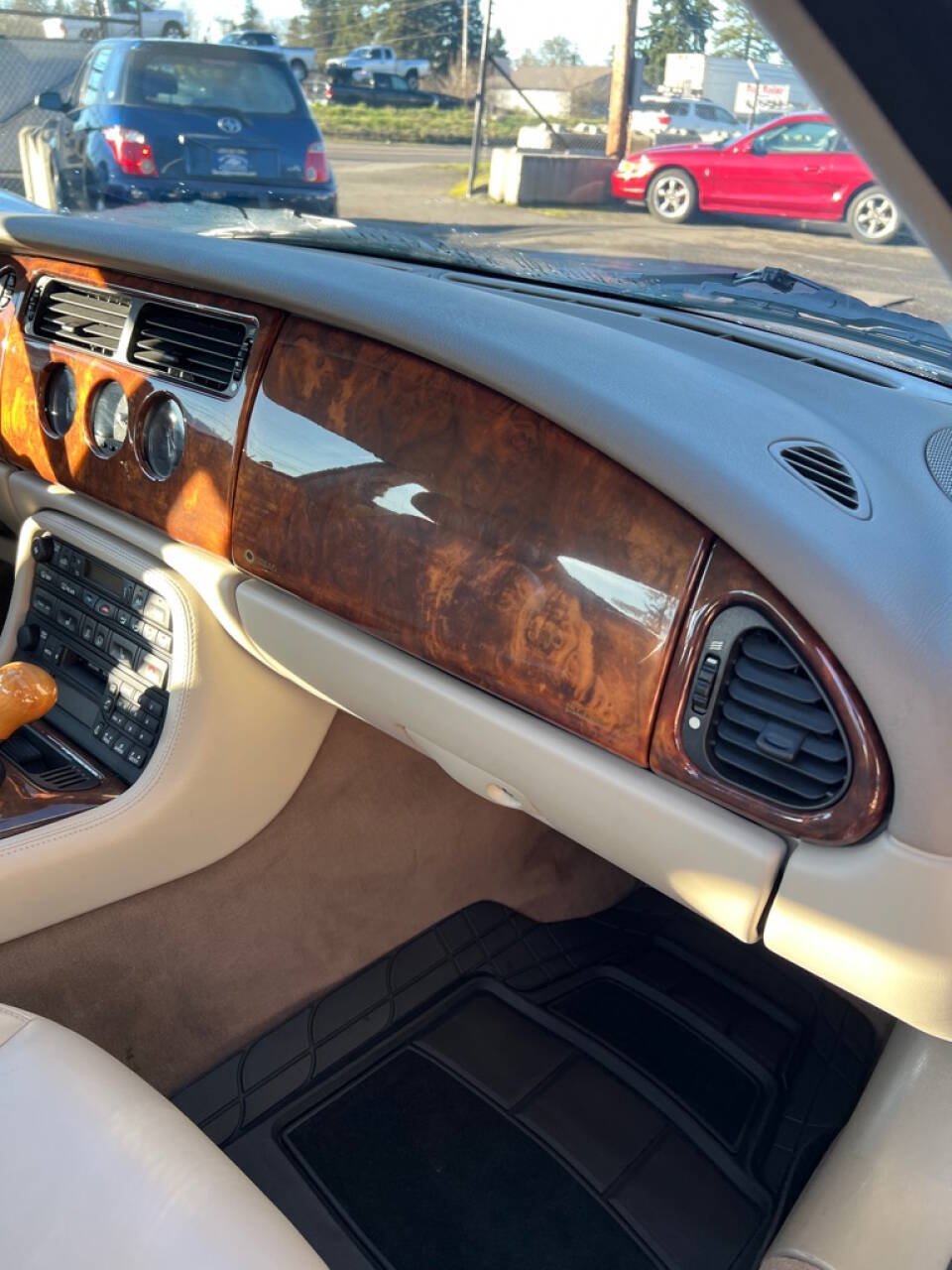 Used 2001 Jaguar XK8 Coupe RWD image 12