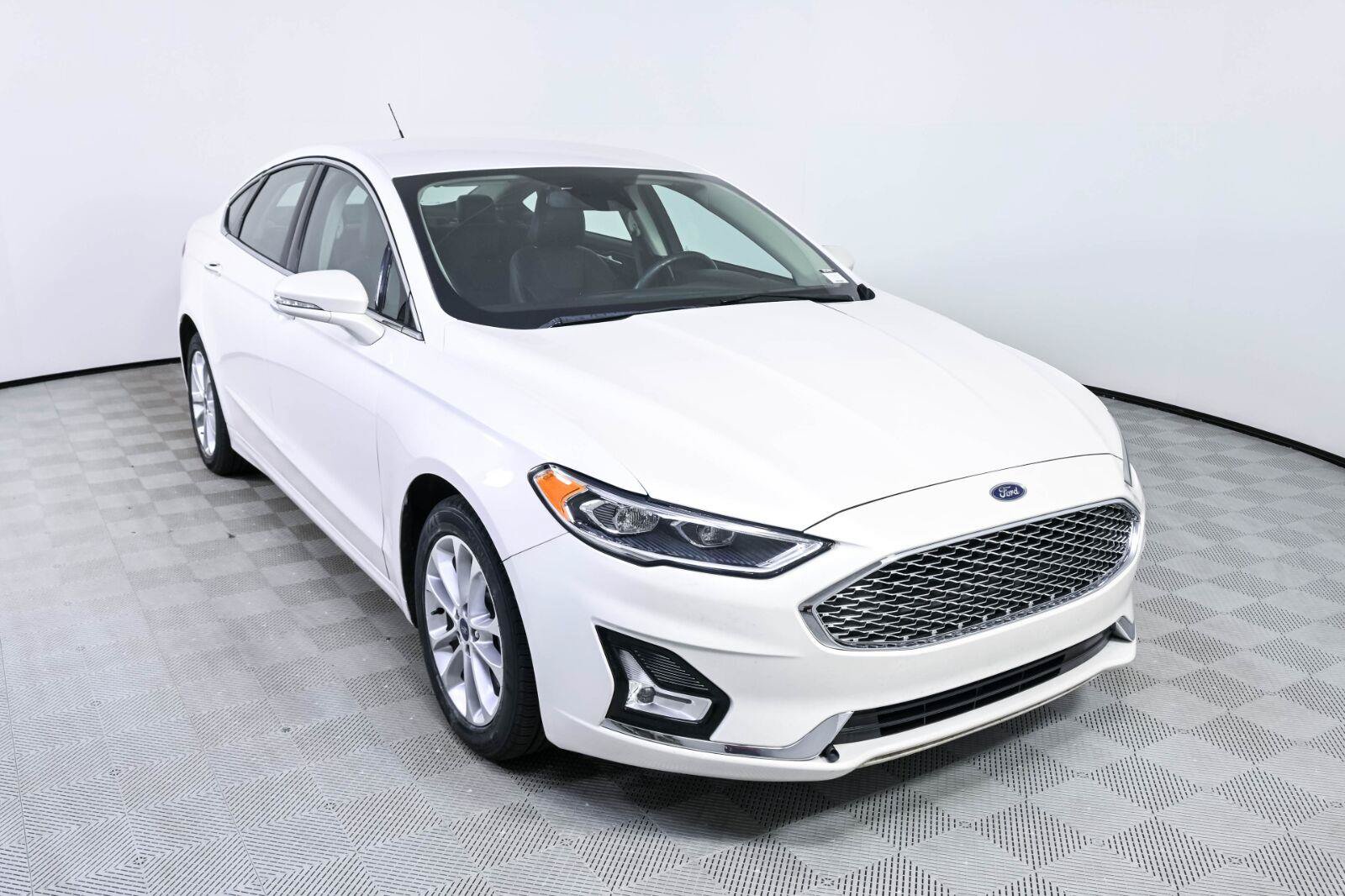 Used 2019 Ford Fusion Energi Titanium FWD image 24