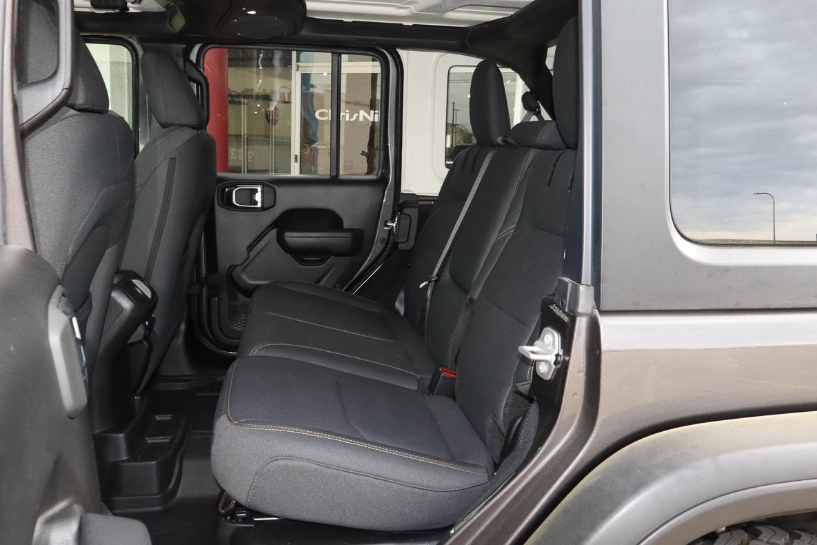 Used 2025 Jeep Wrangler Willys AWD/4WD image 8