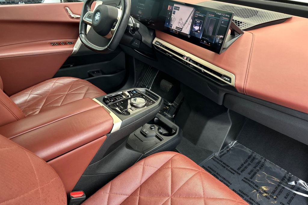 Used 2023 BMW iX xDrive50 w/ Sport Package image 17