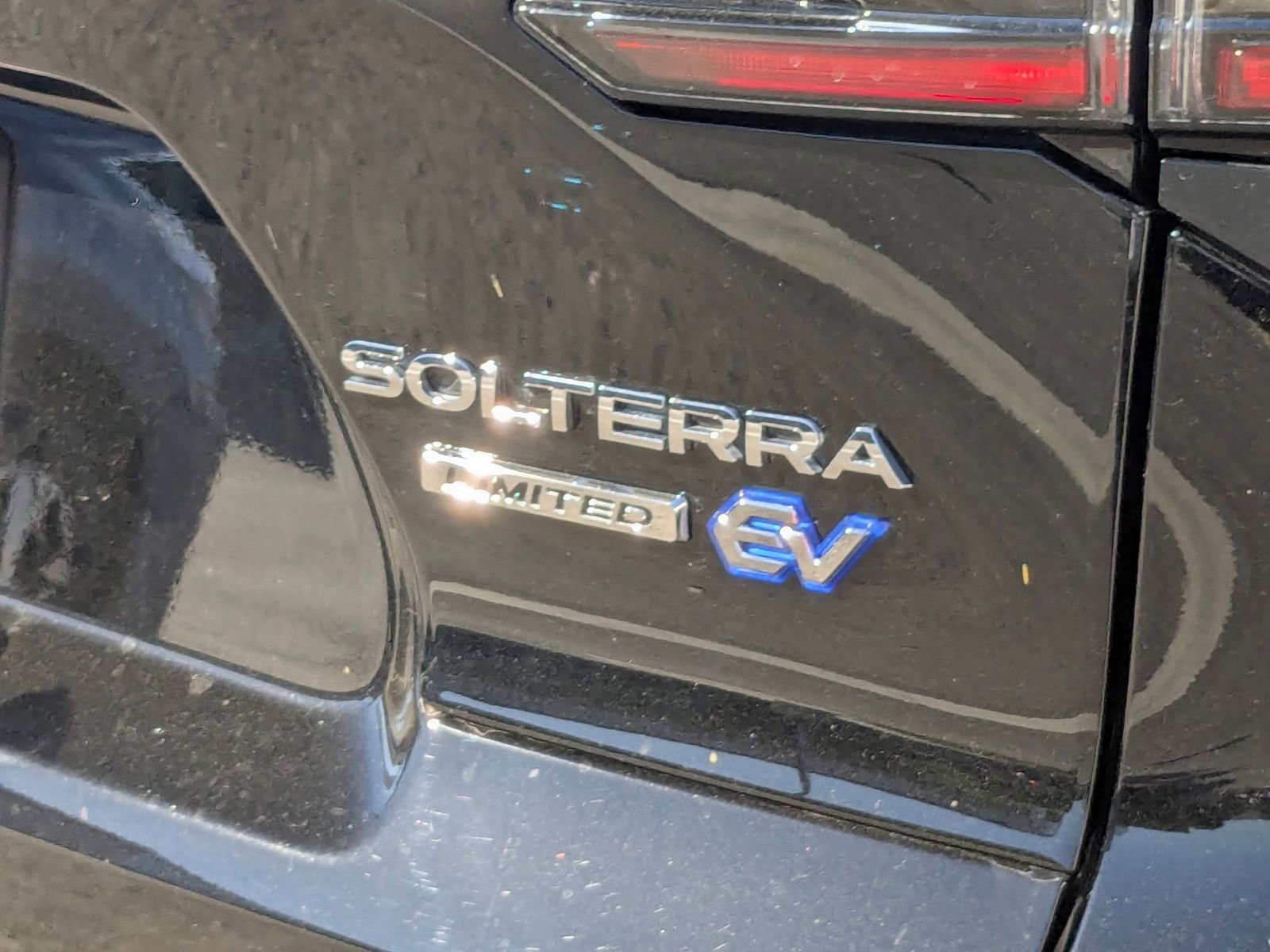 Used 2025 Subaru Solterra Limited w/ Limited Package AWD/4WD image 12