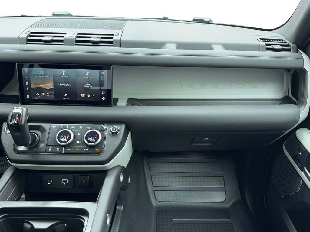Used 2024 Land Rover Defender 90 S image 14