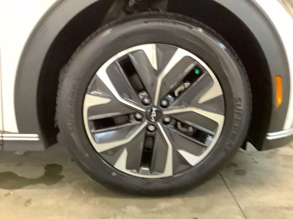 Certified 2024 Kia EV6 Light AWD/4WD image 27