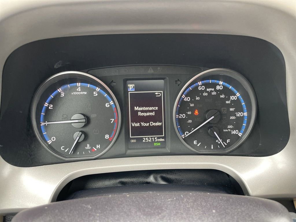 Used 2018 Toyota RAV4 XLE image 17