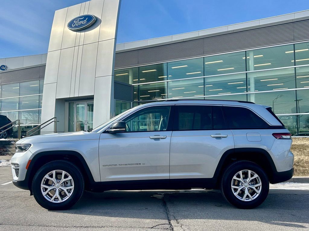 Used 2022 Jeep Grand Cherokee Limited image 2