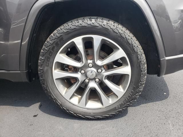 Used 2018 Jeep Grand Cherokee Overland AWD/4WD image 27