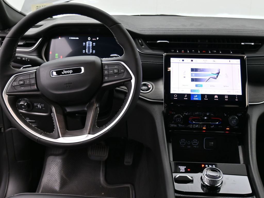 New 2025 Jeep Grand Cherokee Limited image 32