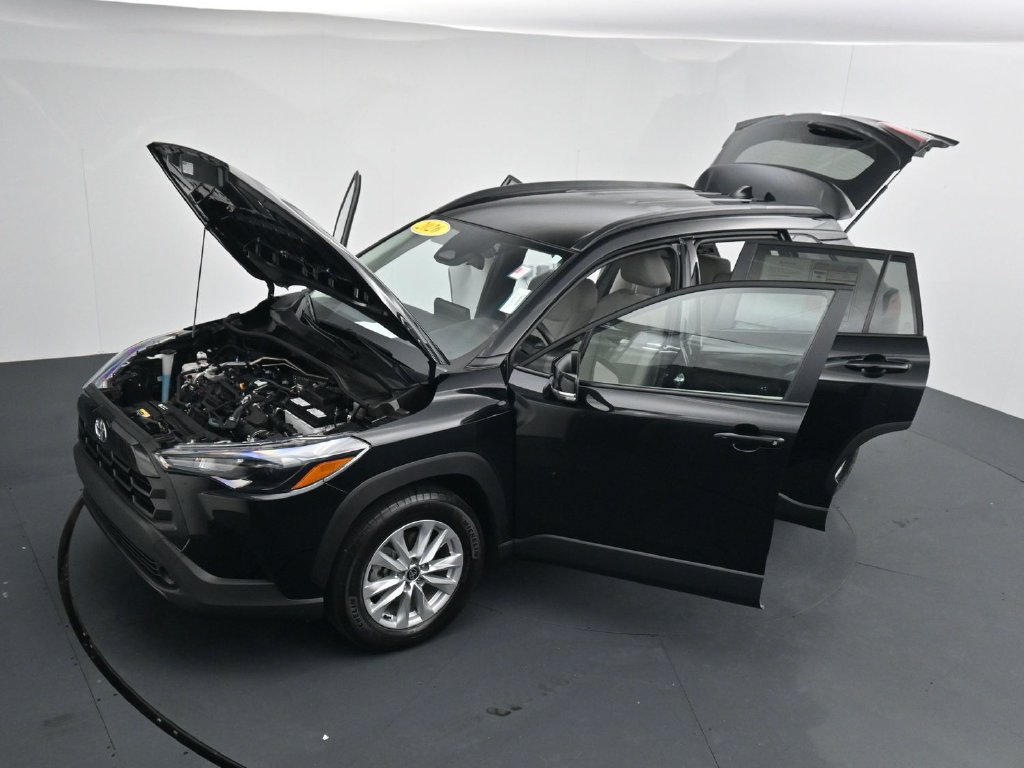 Used 2026 Toyota Corolla Cross LE FWD image 37