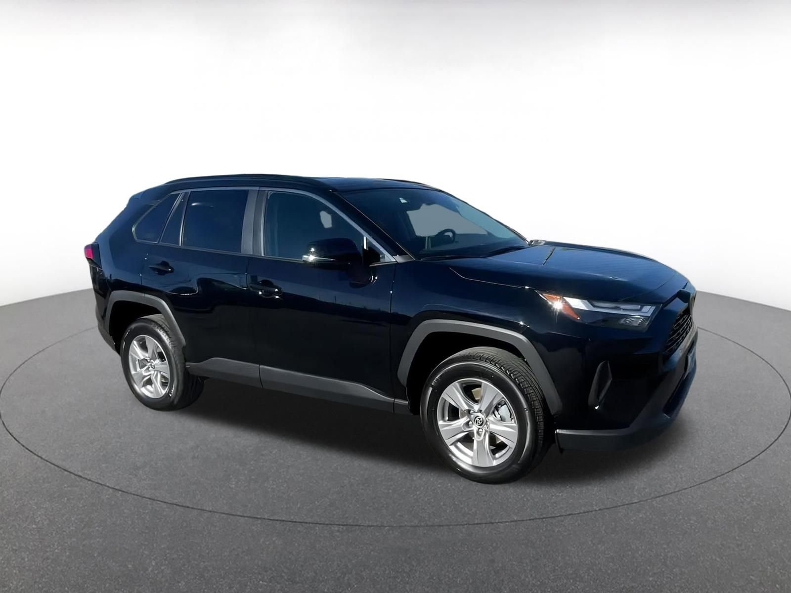 Used 2025 Toyota RAV4 XLE video 2