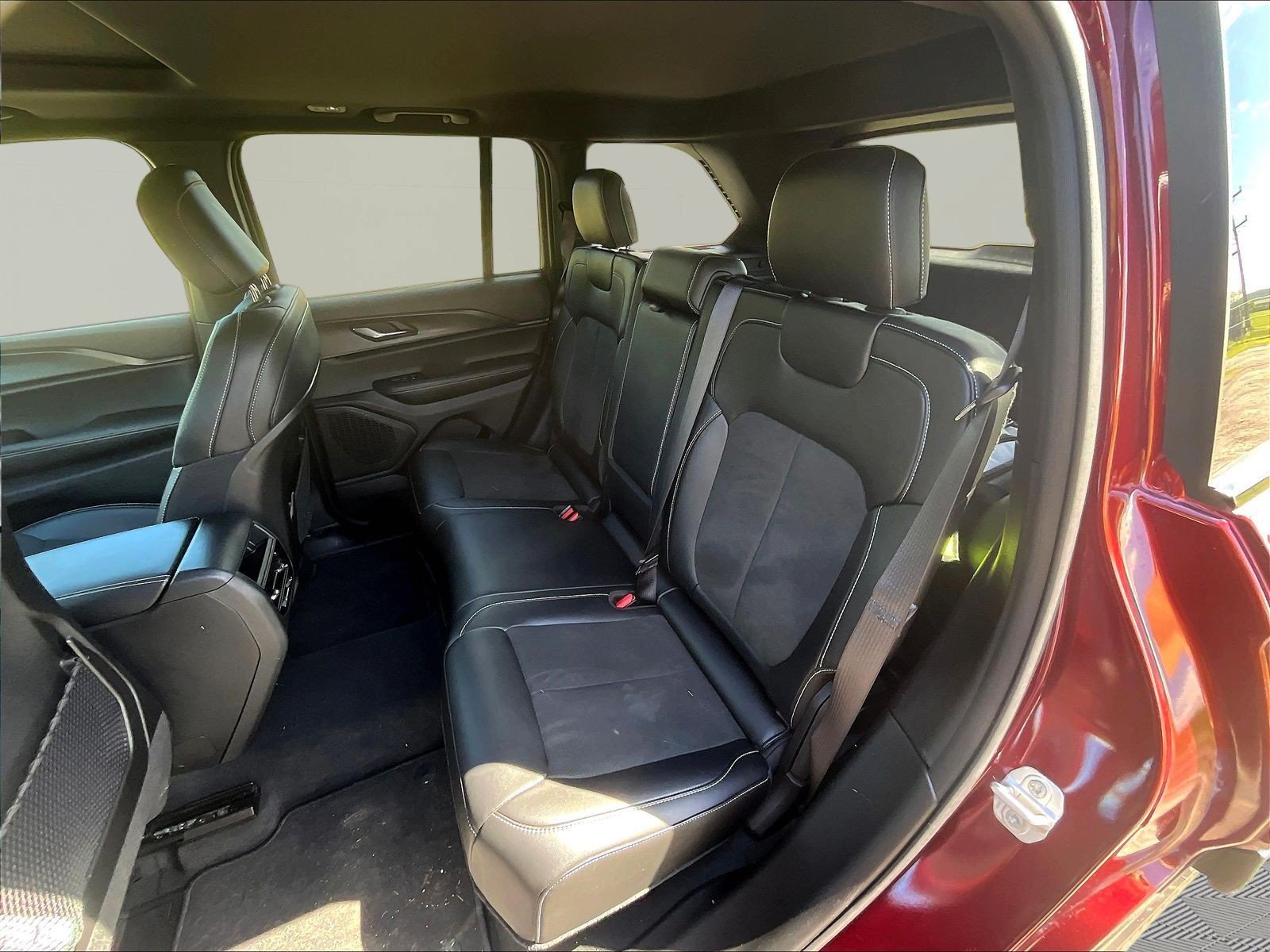 Used 2025 Jeep Grand Cherokee Altitude AWD/4WD image 22