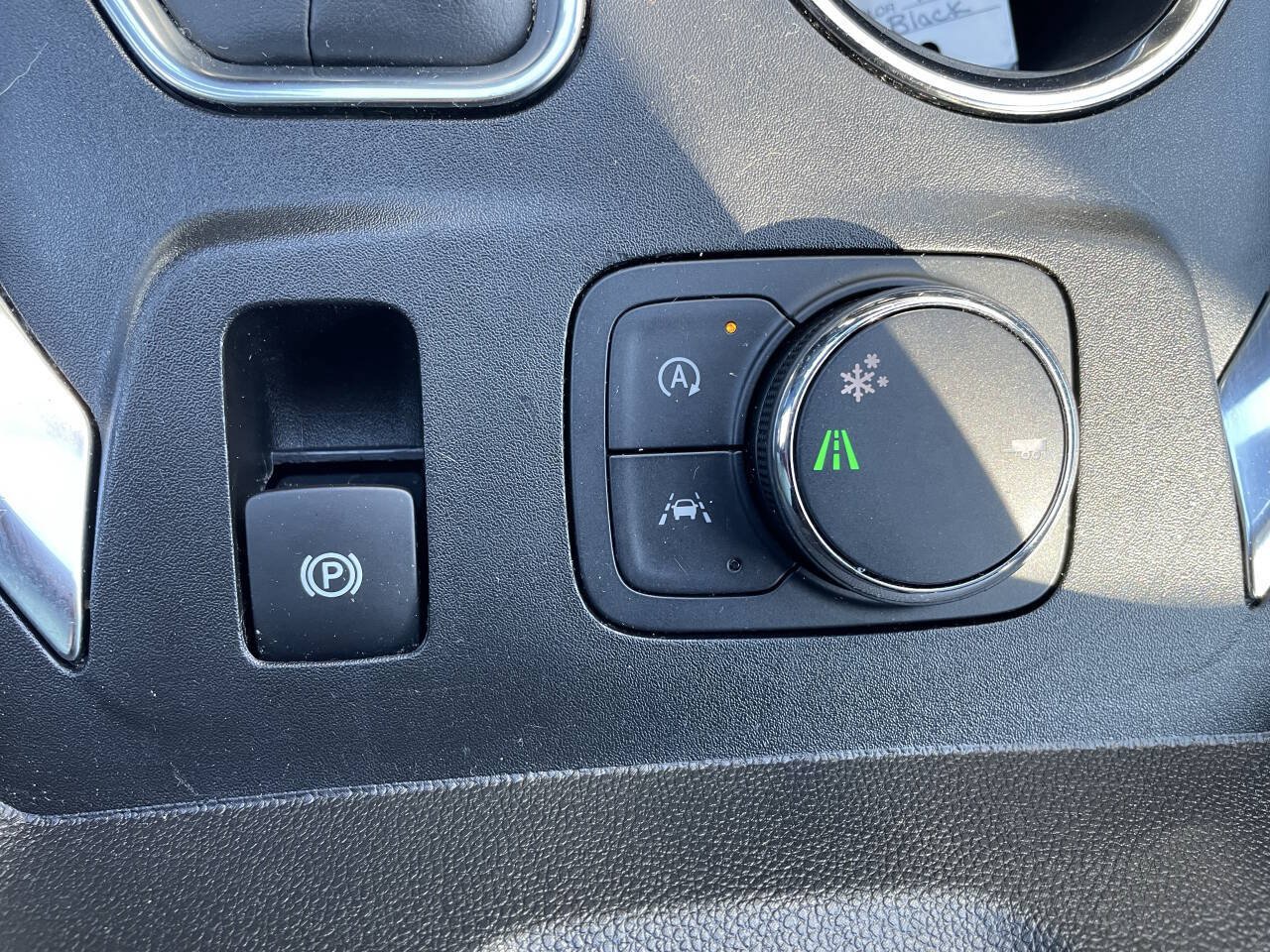 Used 2023 Chevrolet Traverse LT FWD image 27