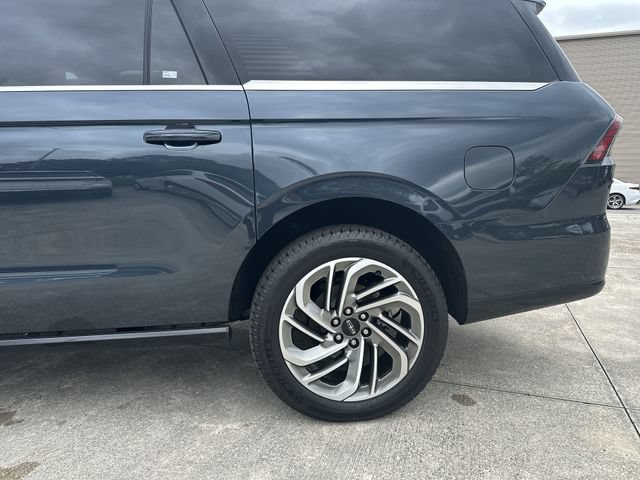 Certified 2025 Lincoln Navigator L Reserve AWD/4WD image 10